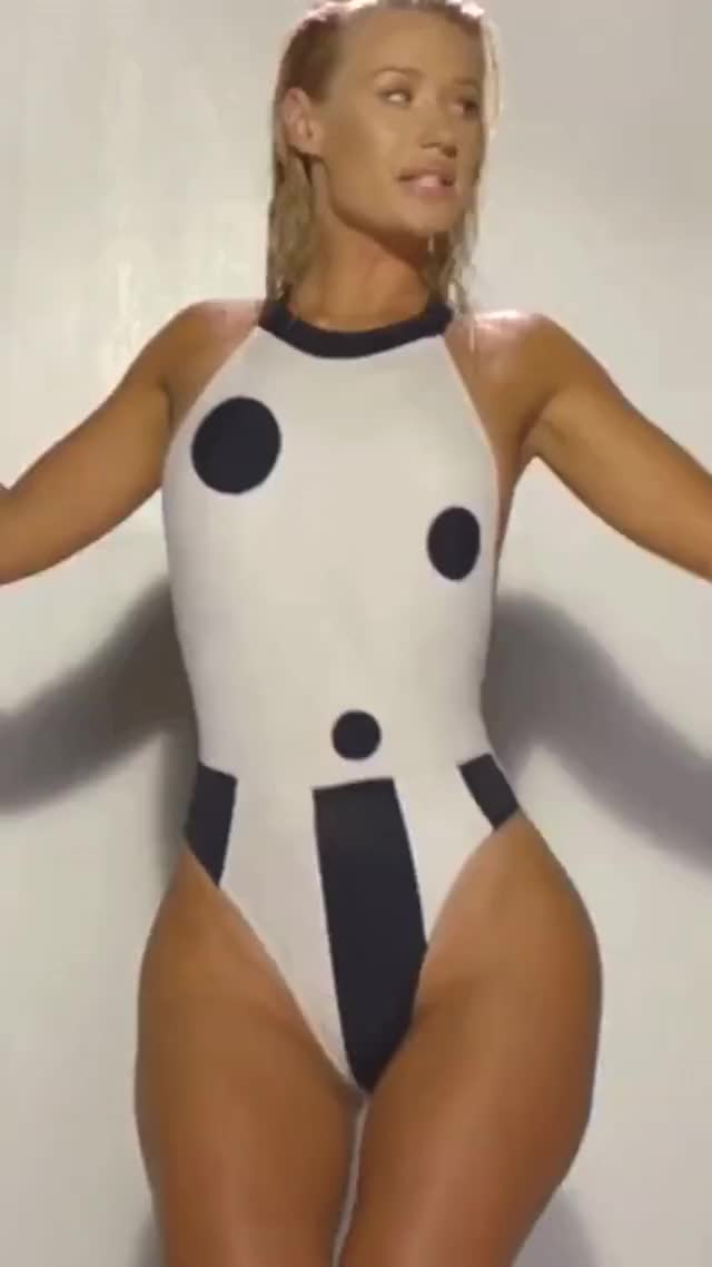 Iggy Azalea doing a little sexy dance in her swimsuit