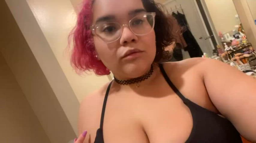 Okay if you guess my exact Bra size 👙 I’ll mail you one of my bras