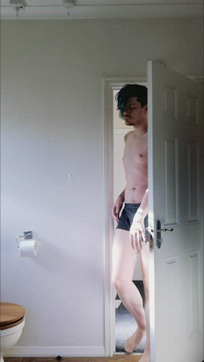 🚿 Your sleepy boyfriend wakes up with morning wood and takes a shower