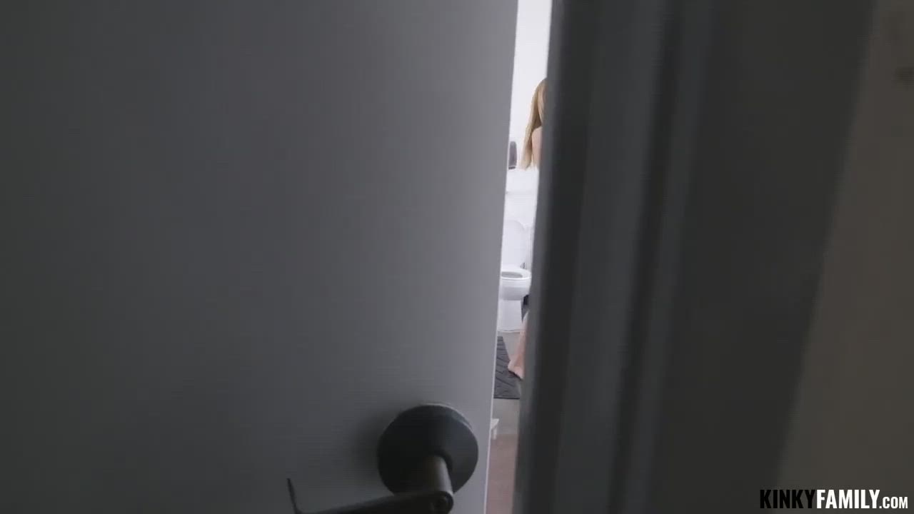 Alexa Grace - Brother caught Sister taking nudes of herself - KinkyFamily