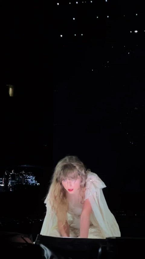 sexy sexy voice taylor swift gif