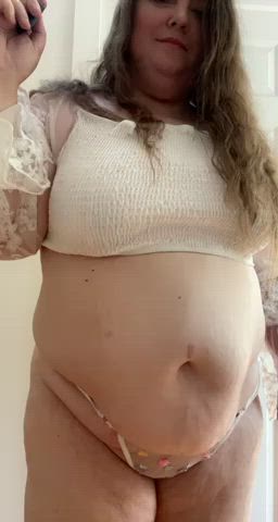 Too much belly or just enough 🤔