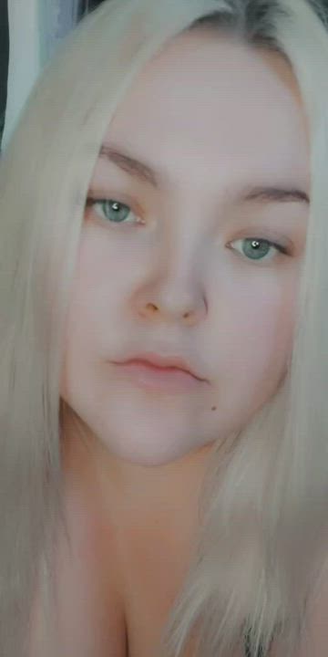Blonde bimbo 😝
