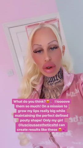 blonde lips selfie gif