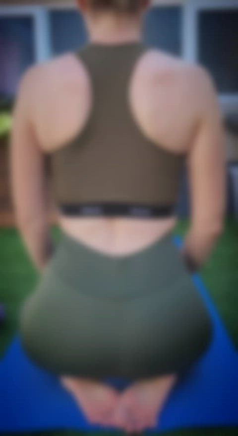 amateur ass hotwife milf onlyfans pawg public step-mom yoga gif