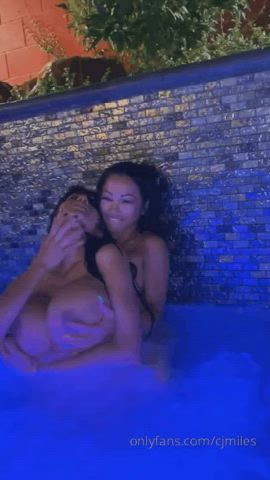 Girls Pool r/JustFriendsHavingFun gif