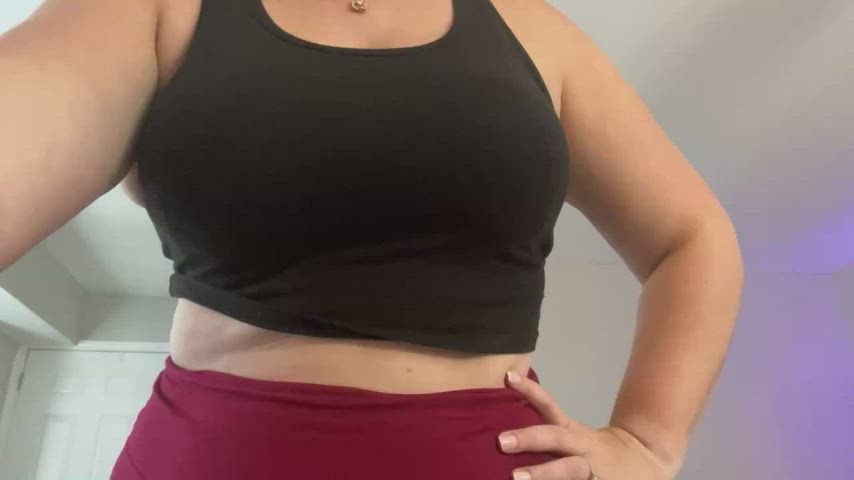 Someone come help reveal my titties and squeeze my sensitive nipples🥵