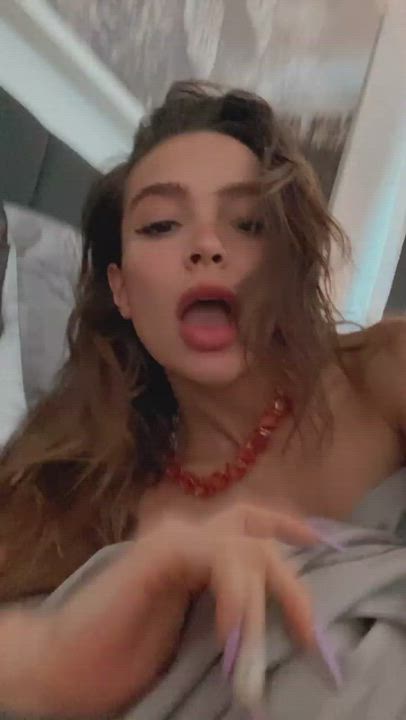 Brenda Asnicar @basnicar descuido/nipslip <3