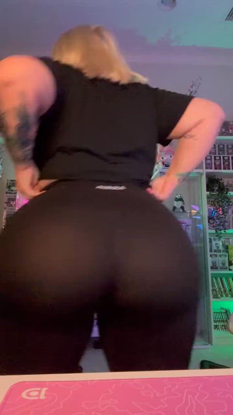 ASS SHAKIN' BLONDE BBW!!!