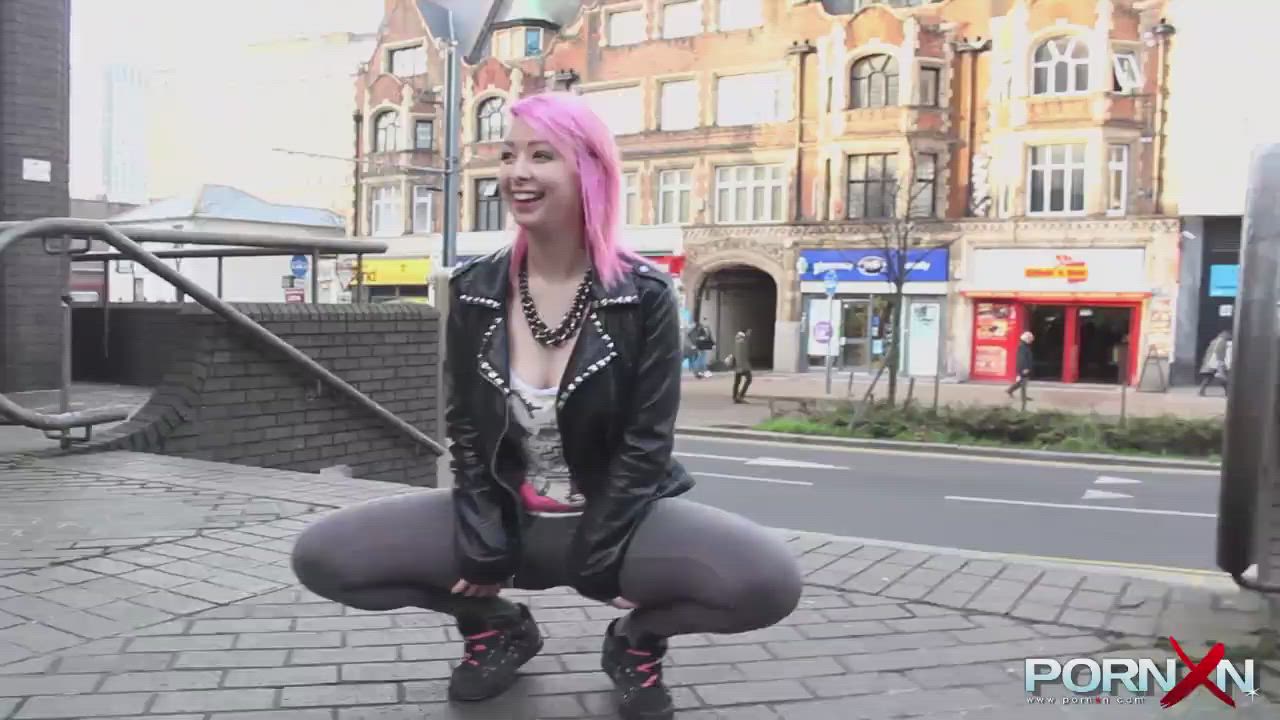 PornXN Dolly Kitten bares it all in public
