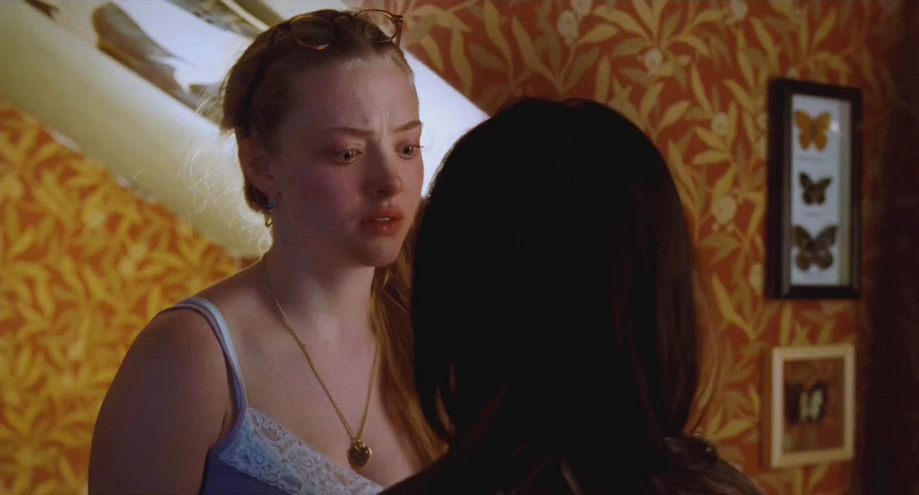 Amanda Seyfried and Megan Fox kiss scene from Jennifers Body