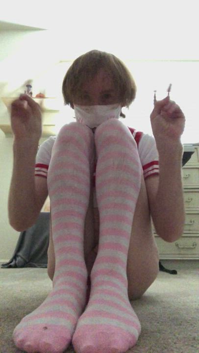 First time ever fingering myself, turns out I’m super tight ( ⁎ᵕᴗᵕ⁎ ）