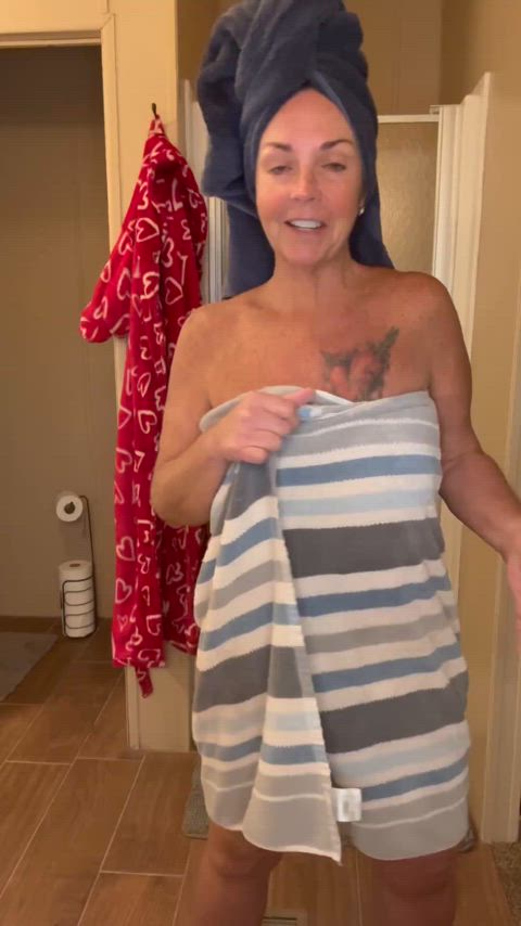 Slow mo towel drop reveals my granny bod!