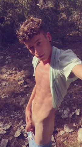 Let’s go hiking together ?