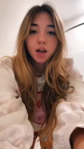 Sophia shaking it