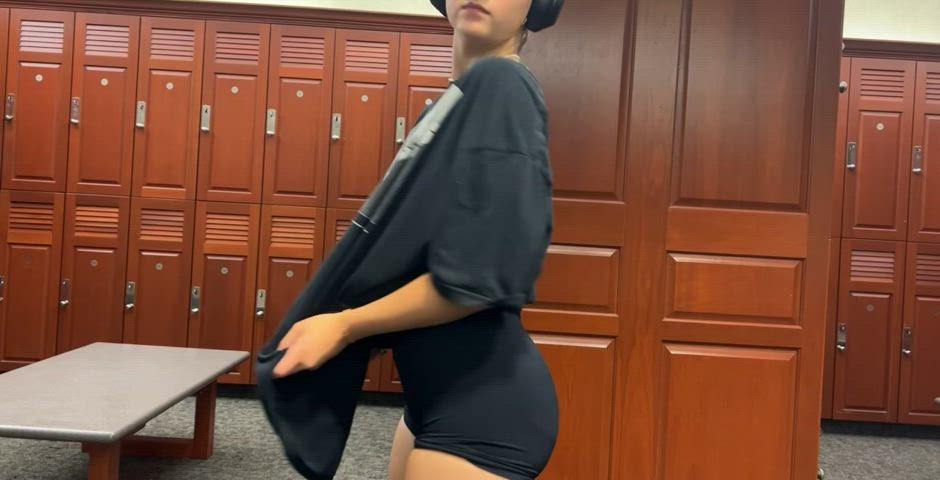 Just a 100 lbs gym girl. Hi 🖤