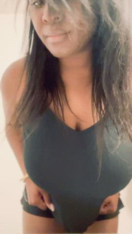 Sexy Sunday Titty Drop