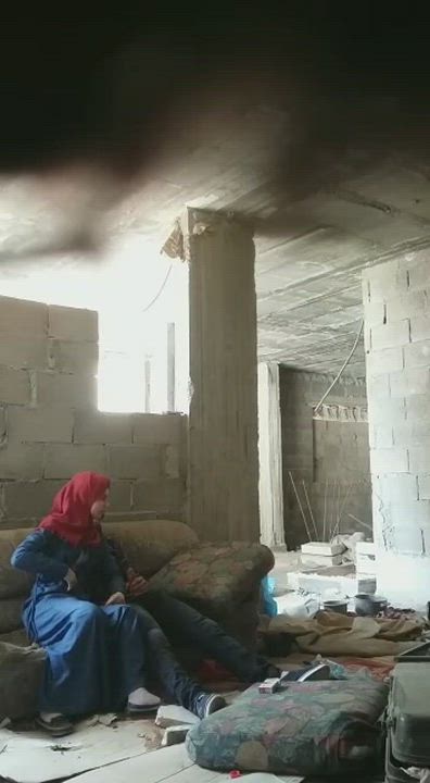 HORNY DESI BABE GIVING AMAZING BLOWJOB TO HER BOYFRIEND IN CONSTRUCTION SITE [MUST