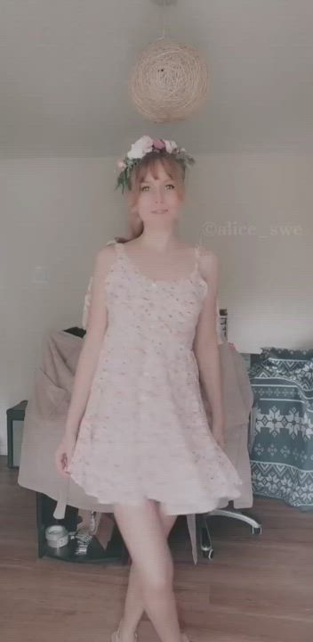 Hope my little striptease can make you hard 😙 [18, swedish] 💙💛