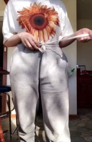 [F]irst post here and on reddit ! Enjoy my pasty white skin in the short bit of sunlight