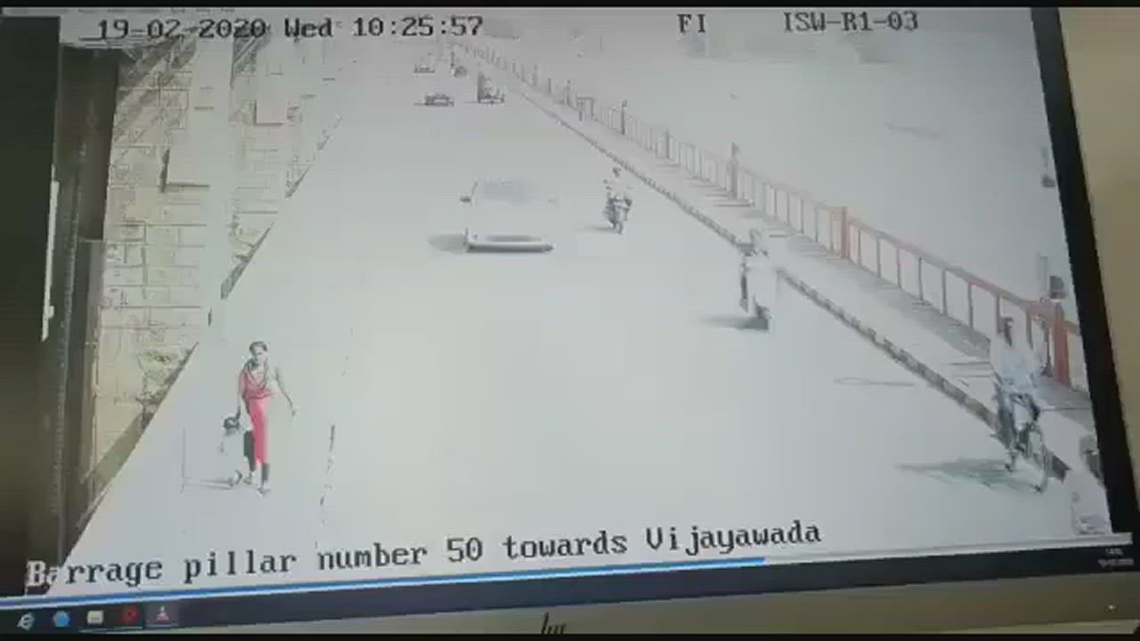 Mom jumps from bridge leaving her child behind