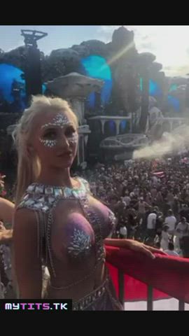 ass big ass big tits blonde exhibitionism exhibitionist public tiktok gif