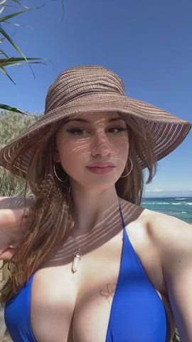 I think she is a popular porn creator I've seen several times but I can't seem to