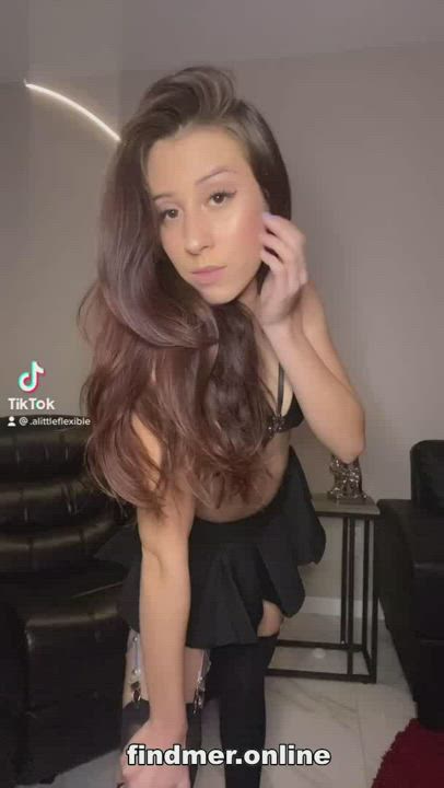 Amateur Brunette Dancing German Homemade Skinny Teen TikTok Tits Twerking UK USA