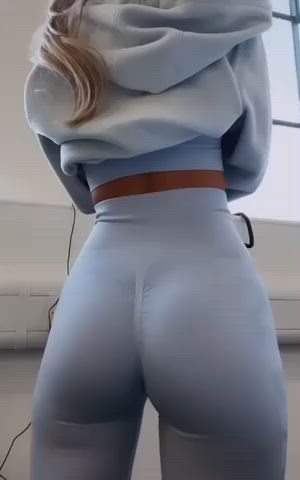 ass blonde leggings teen gif