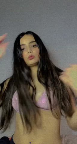 hola this is an invitation to join my private page 🥺 i always do a 10 minute videocall