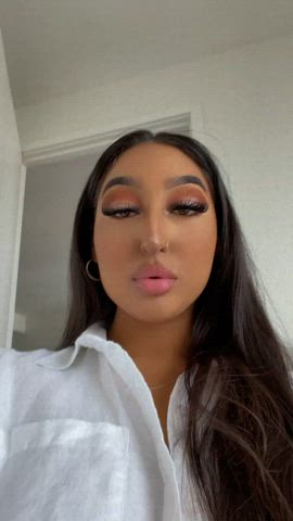 18 years old babe big tits brunette busty onlyfans pornstar teen thick wife gif