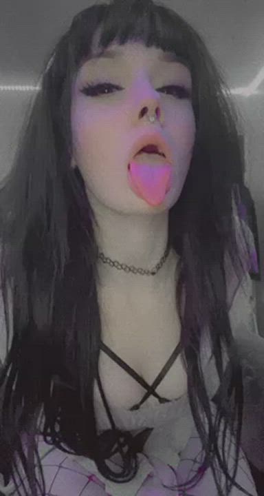 Just stopping by to beg for cum 💓