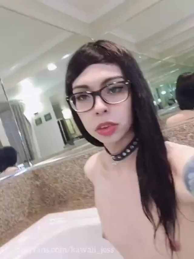 Kawaii Jess hottub