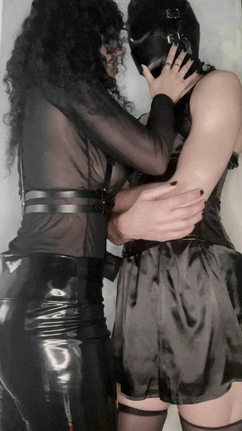 Don't be shy, show your cage to the world Princess