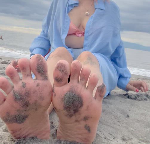 Dirty Feet in the beach