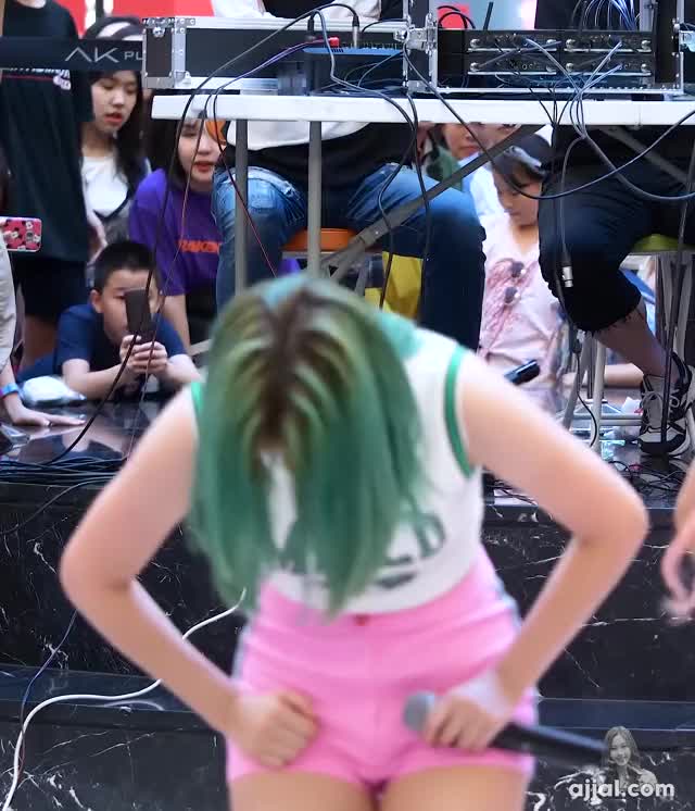 낸시 Nancy 모모랜드 MOMOLAND '뿜뿜 BBoom BBoom' @분당 AK플라자 게릴라