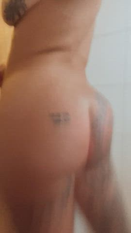 Let me shake my wet ass for you 👅🍭👑