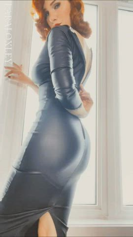 /u/laraloxley in a tight black dress ???