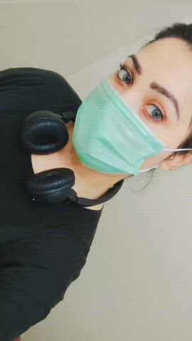 Have a great Friday everyone!! PS : It's not my original eye color. I am wearing