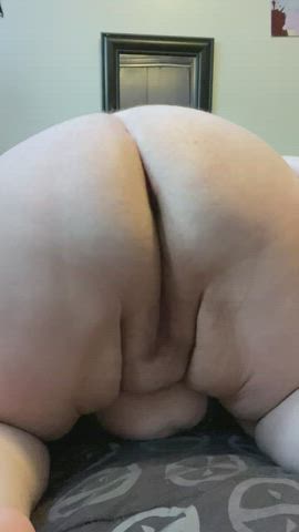 Spreading my cheeks apart to show you my tight holes✨