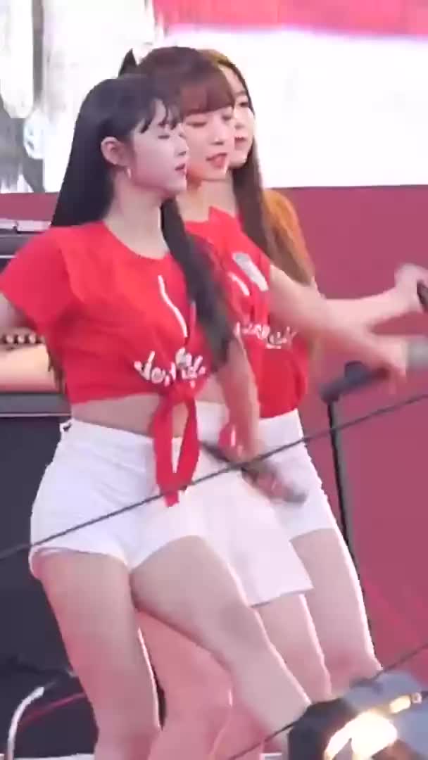180618 오마이걸 유아 - 비밀정원 (러시아월들컵거리응원전 광화문광장)