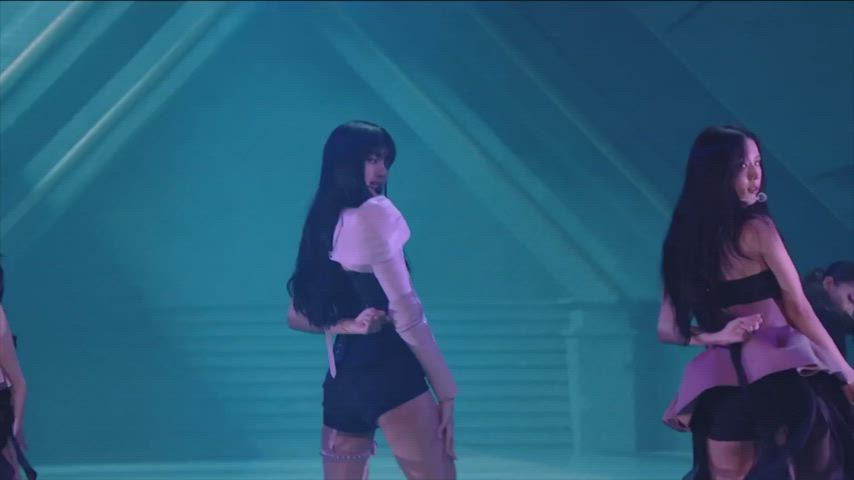 KIM JISOO did it again