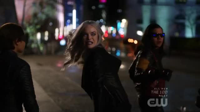 The Flash 5x22 Reverse Flash vs Team Flash fight Scene