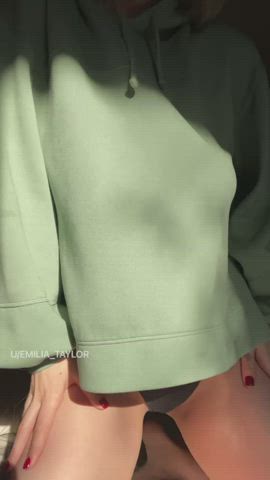 Get ready! Big boobies coming in on 3..2..1! 🥰
