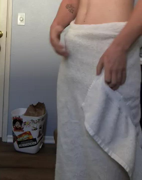Whoops my towel slipped! Anyone wanna lend a hand? ??