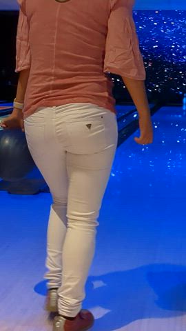No place like bowling to admire backviews