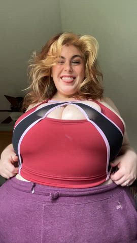 It’s titty AND tummy Tuesday 😌
