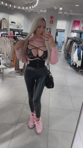 I love using bras as tops. Do you like it?