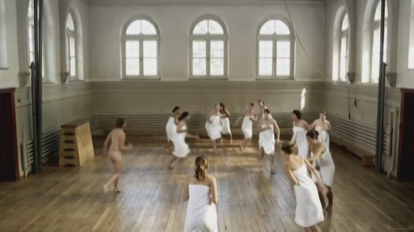 Let's play a towel game (Paula Schramm, Julia Heydkamp, Verena Berger &amp; Others