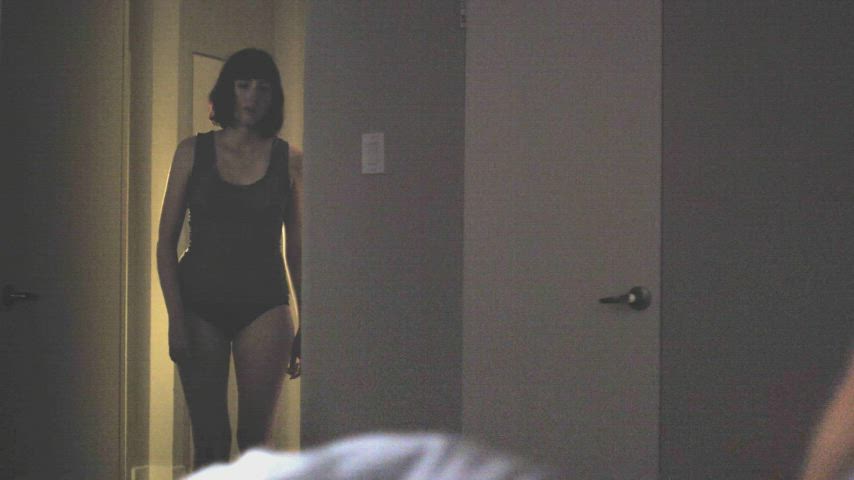 Katie Lyn Sheil & Riley Keough lesbian plot in The Girlfriend Experience s01e02